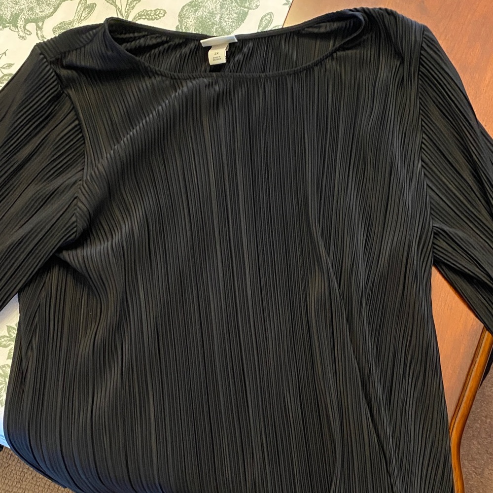 Ava & Viv Elegant Black Pleated Women's Top